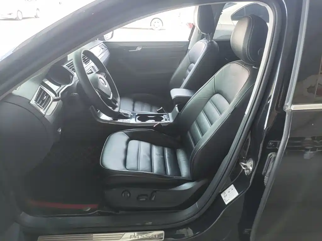 Volkswagen Passat — фото 15