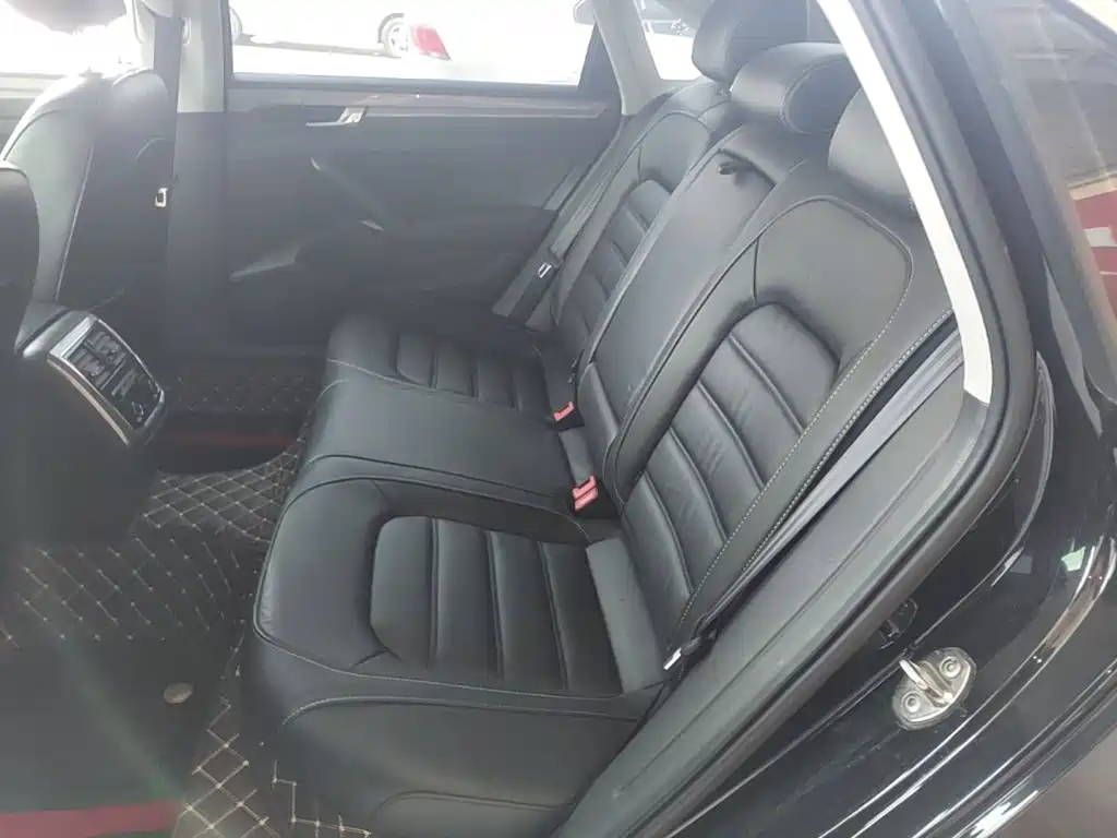 Volkswagen Passat — фото 17