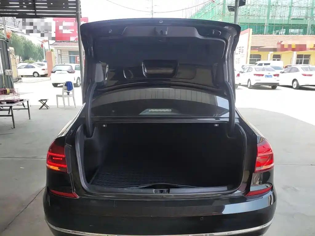Volkswagen Passat — фото 19