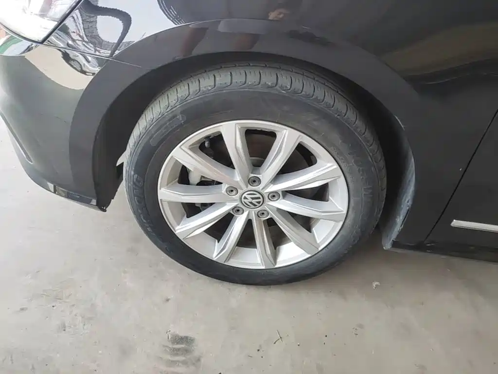 Volkswagen Passat — фото 23