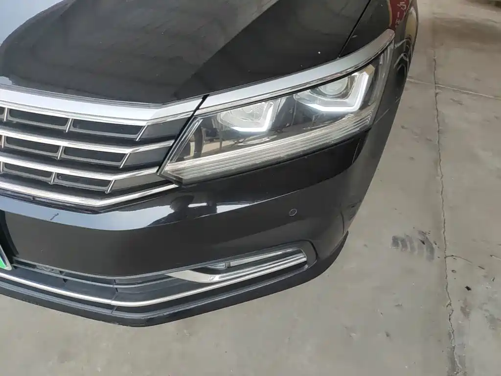 Volkswagen Passat — фото 24