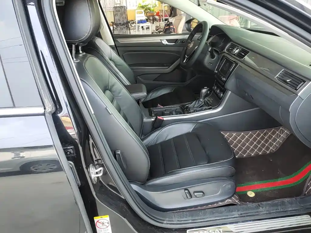 Volkswagen Passat — фото 25