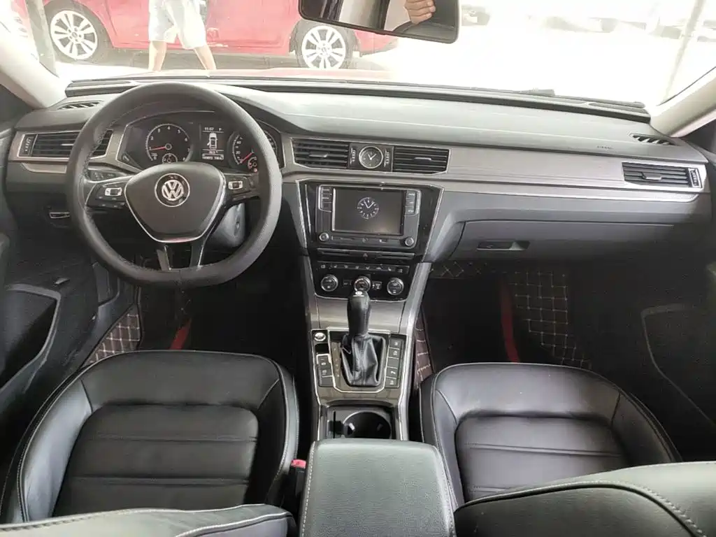 Volkswagen Passat — фото 10
