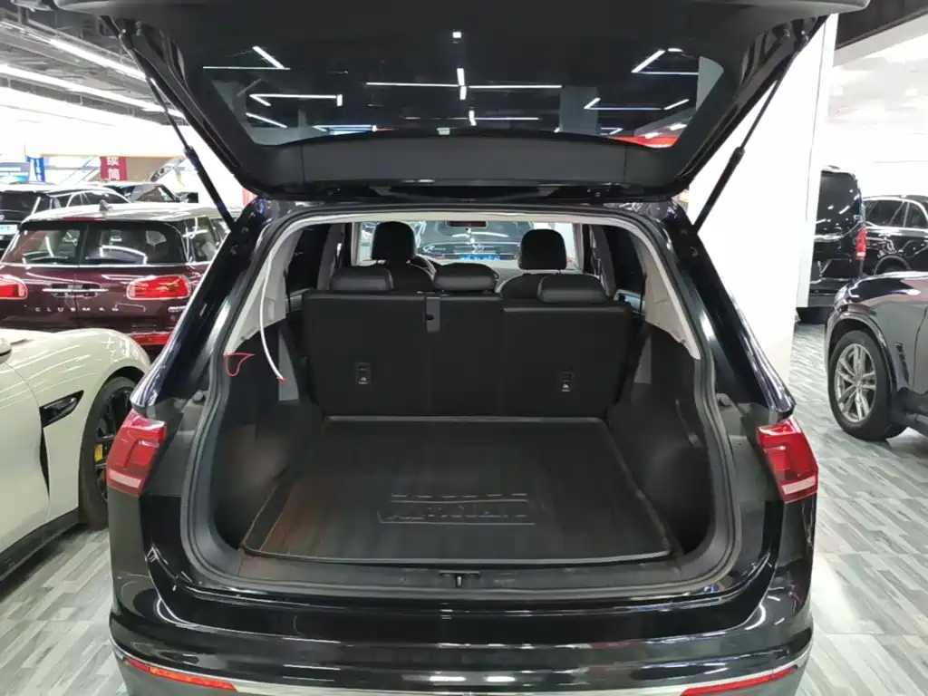 Volkswagen Tiguan L — фото 19