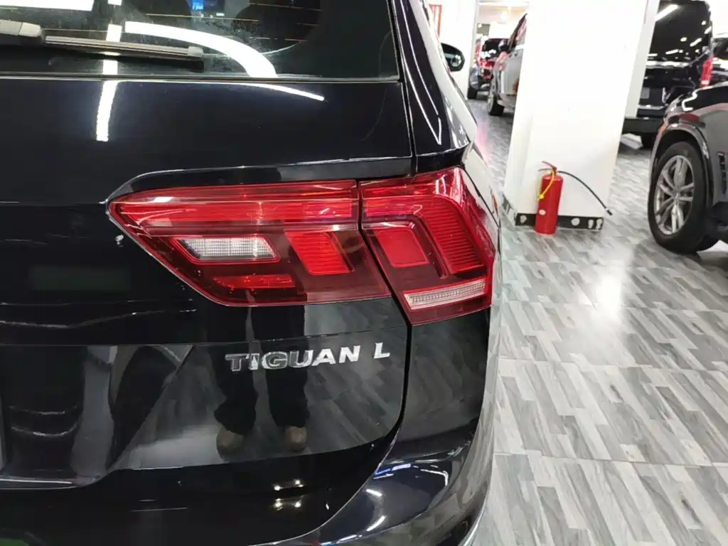 Volkswagen Tiguan L — фото 8