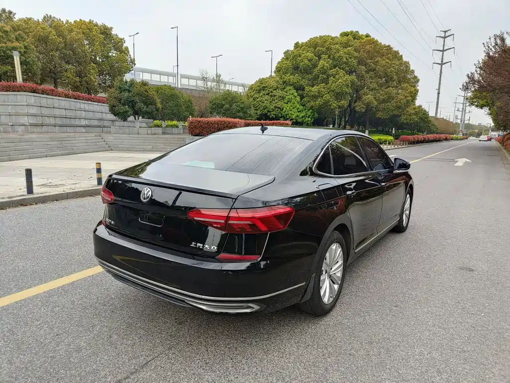 Volkswagen Passat — фото 4