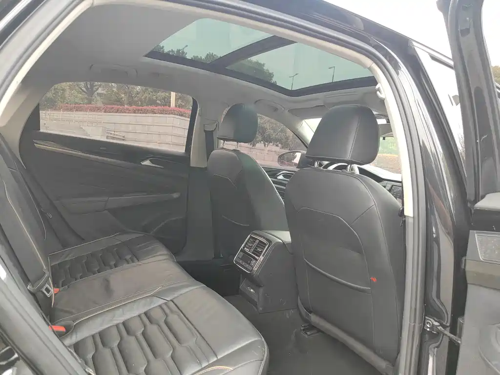 Volkswagen Passat — фото 8