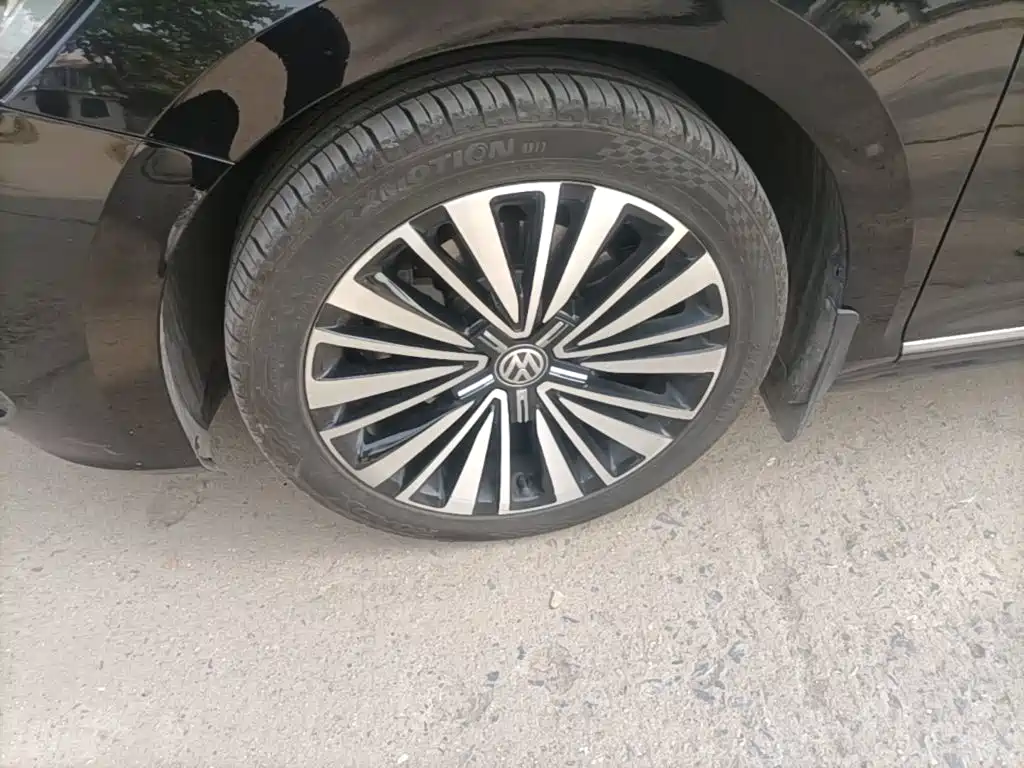 Volkswagen Passat — фото 23