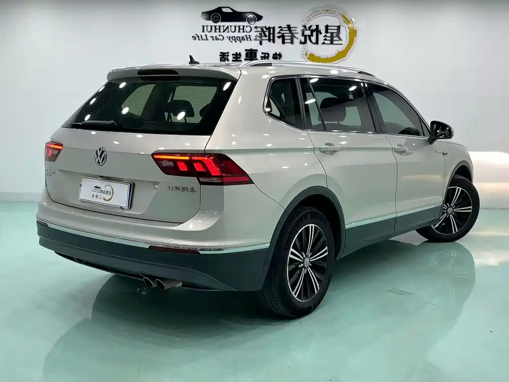 Volkswagen Tiguan L — фото 9
