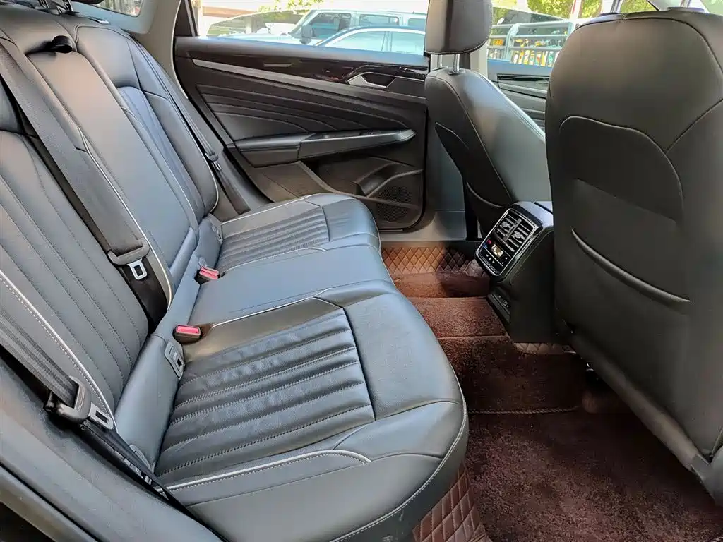 Volkswagen Passat — фото 11