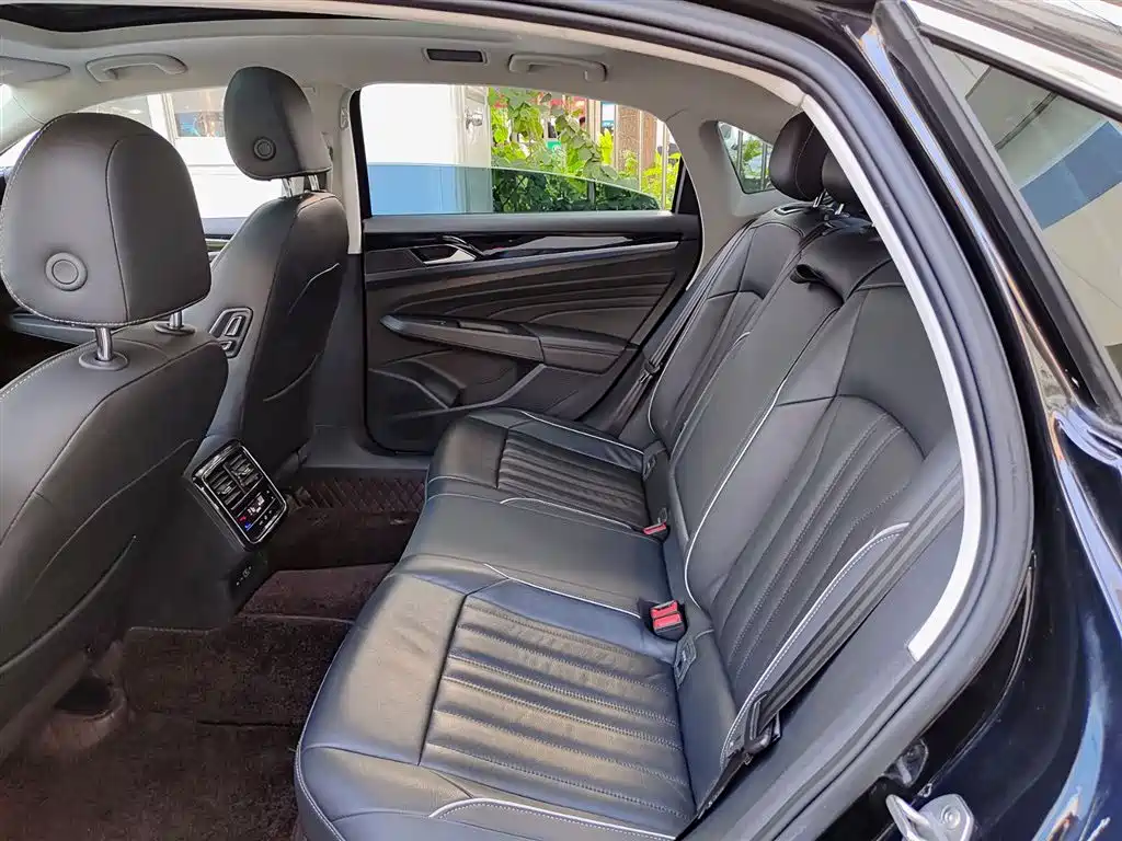 Volkswagen Passat — фото 8