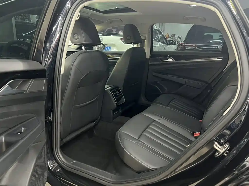 Volkswagen Passat — фото 9
