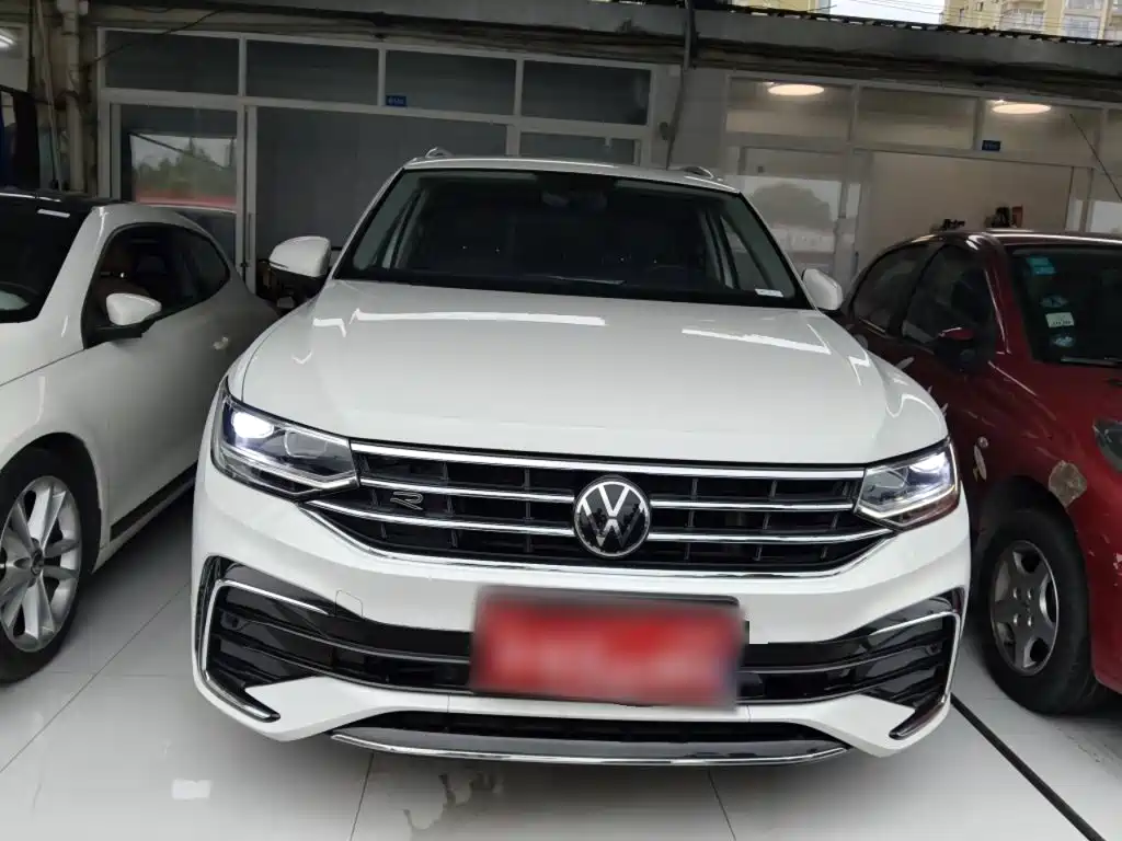 Volkswagen Tiguan L — фото 3