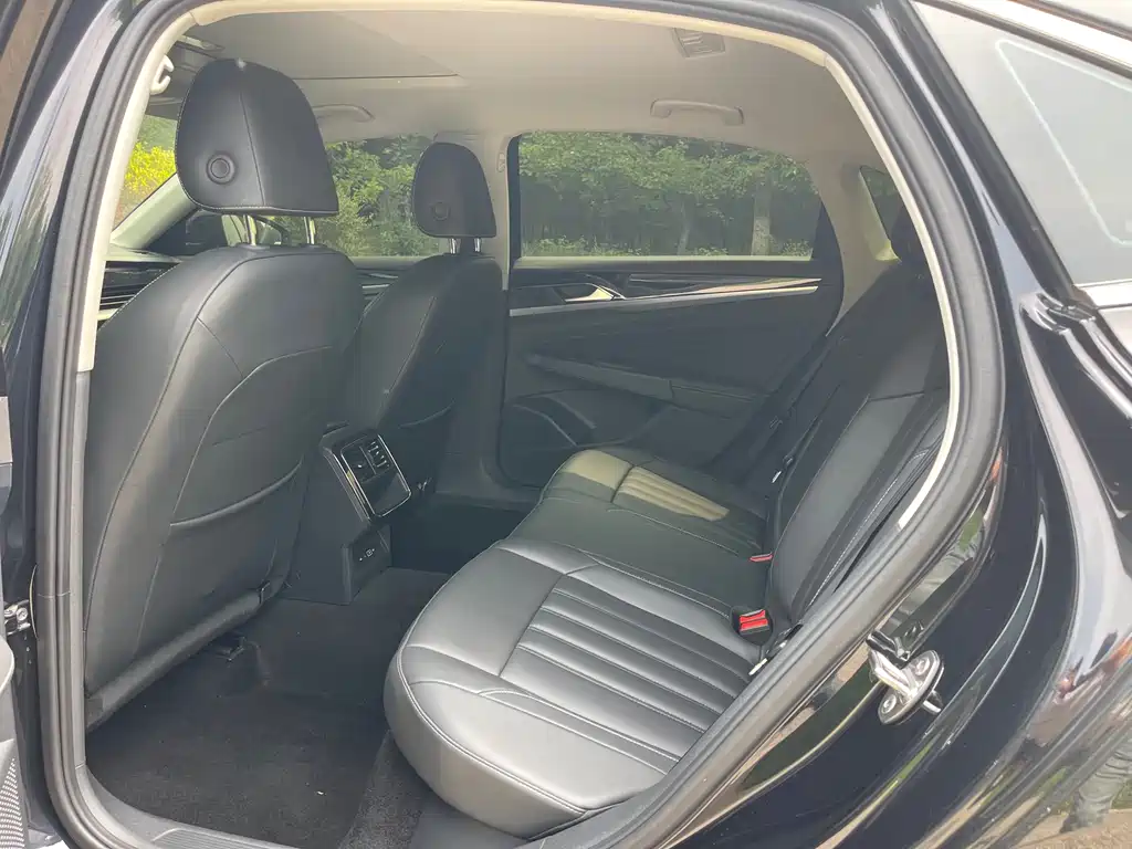 Volkswagen Passat — фото 11