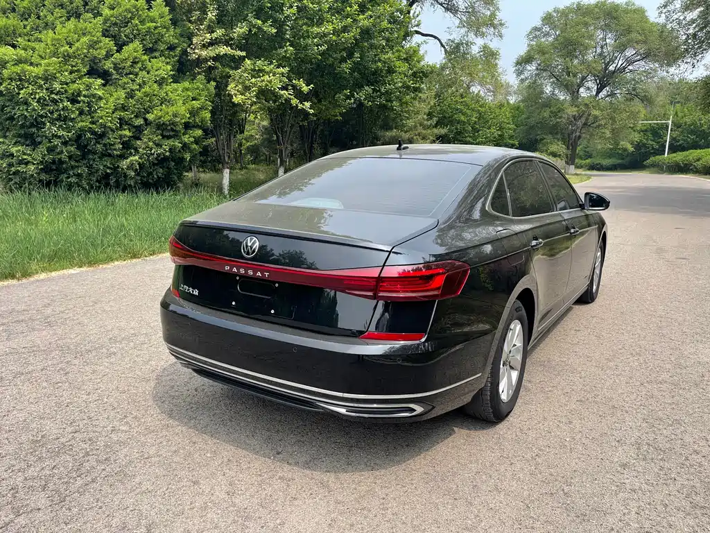 Volkswagen Passat — фото 14