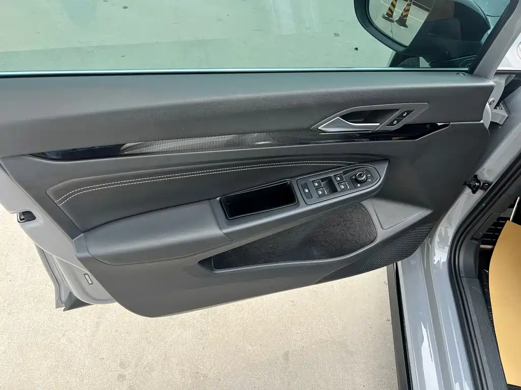 Volkswagen Golf — фото 10
