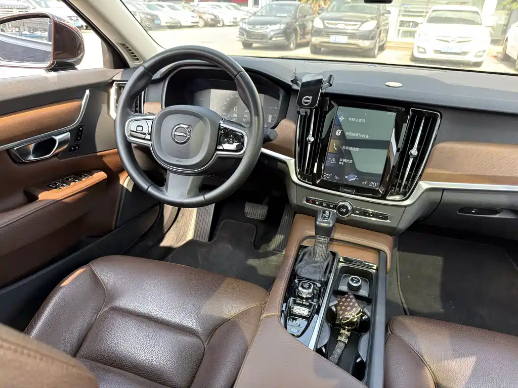 Volvo S90 — фото 10