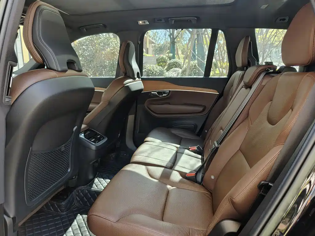 Volvo XC90 — фото 15