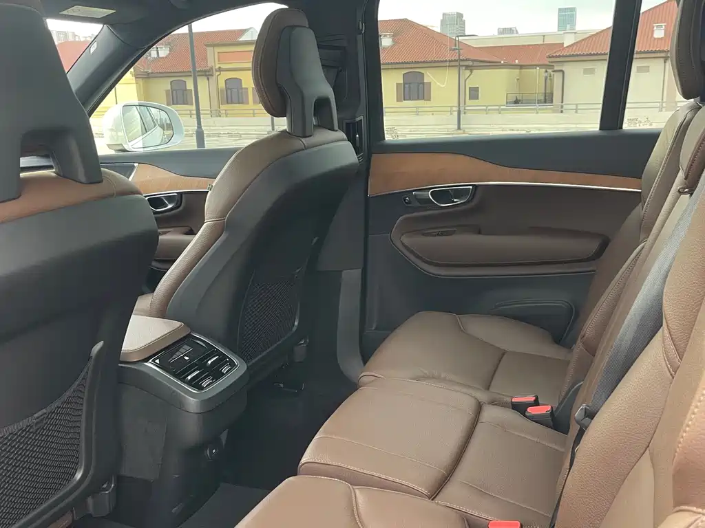 Volvo XC90 — фото 10