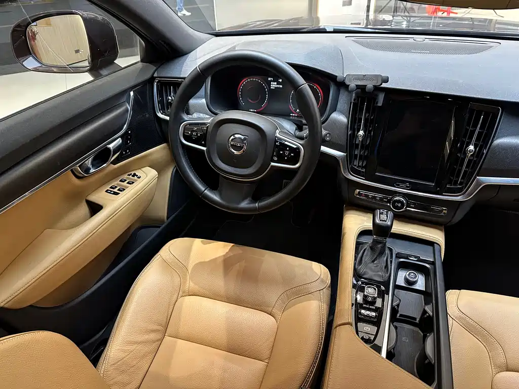 Volvo S90 — фото 9