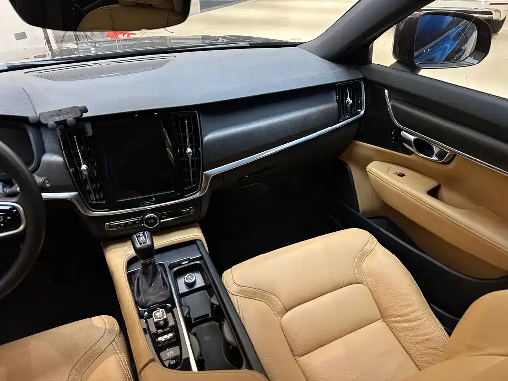 Volvo S90 — фото 10
