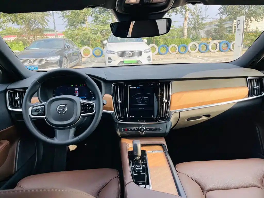 Volvo S90 — фото 15