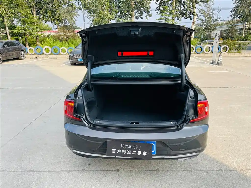 Volvo S90 — фото 18