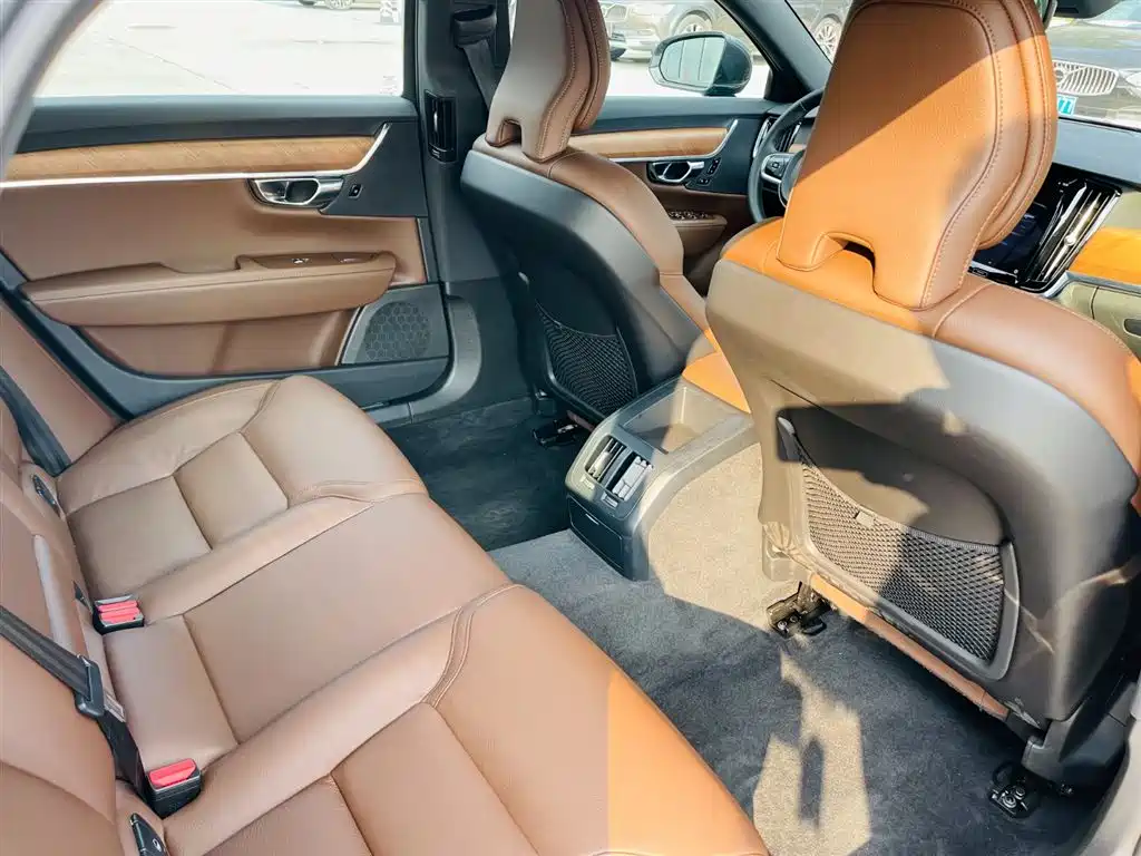 Volvo S90 — фото 19