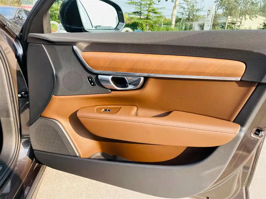 Volvo S90 — фото 21