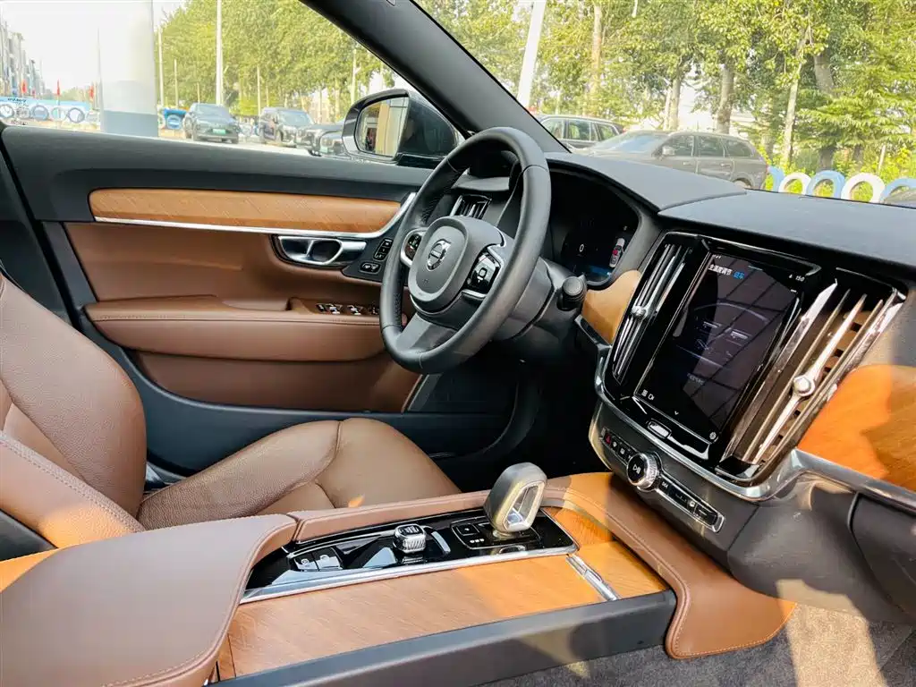 Volvo S90 — фото 22