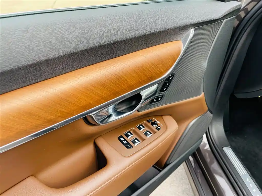 Volvo S90 — фото 24