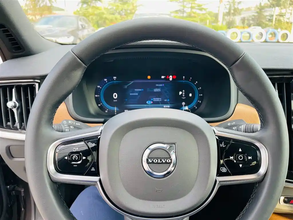 Volvo S90 — фото 25