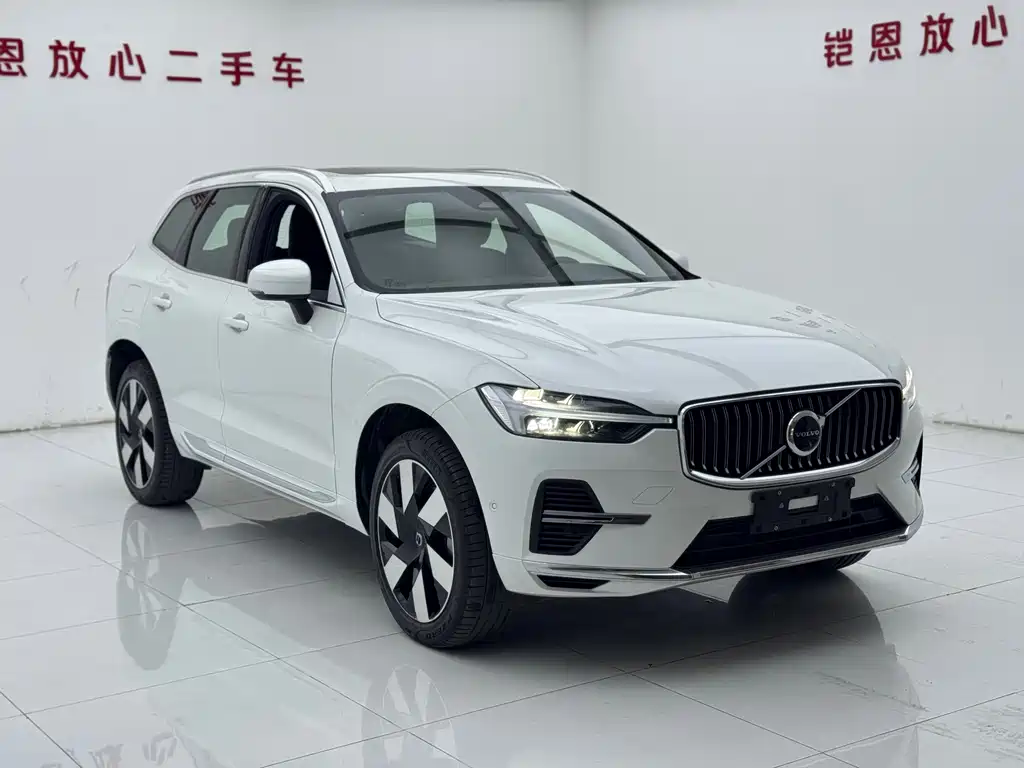Volvo XC60 PHEV — фото 3