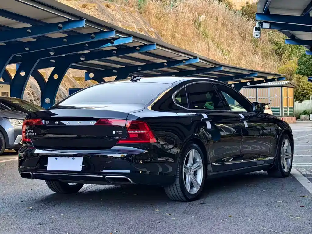 Volvo S90 — фото 3