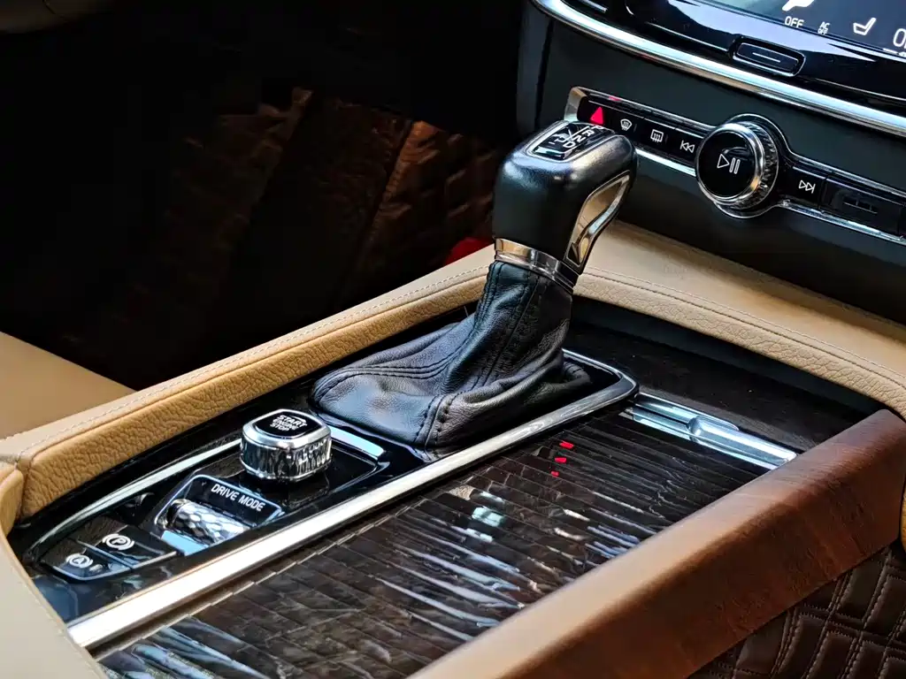 Volvo S90 — фото 23
