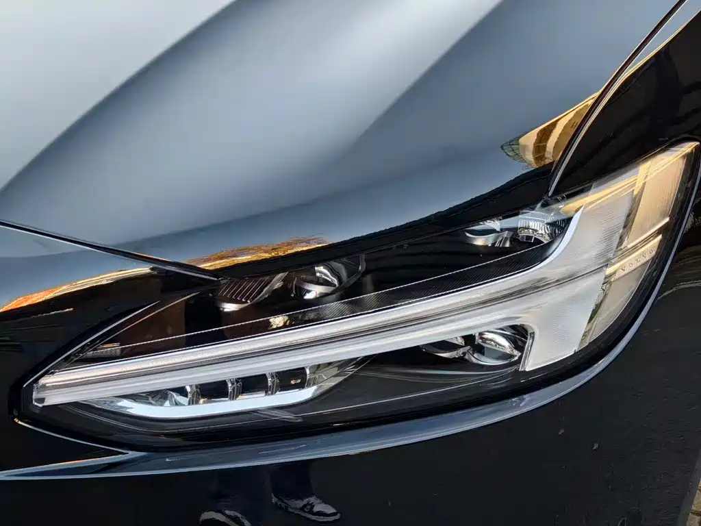Volvo S90 — фото 24