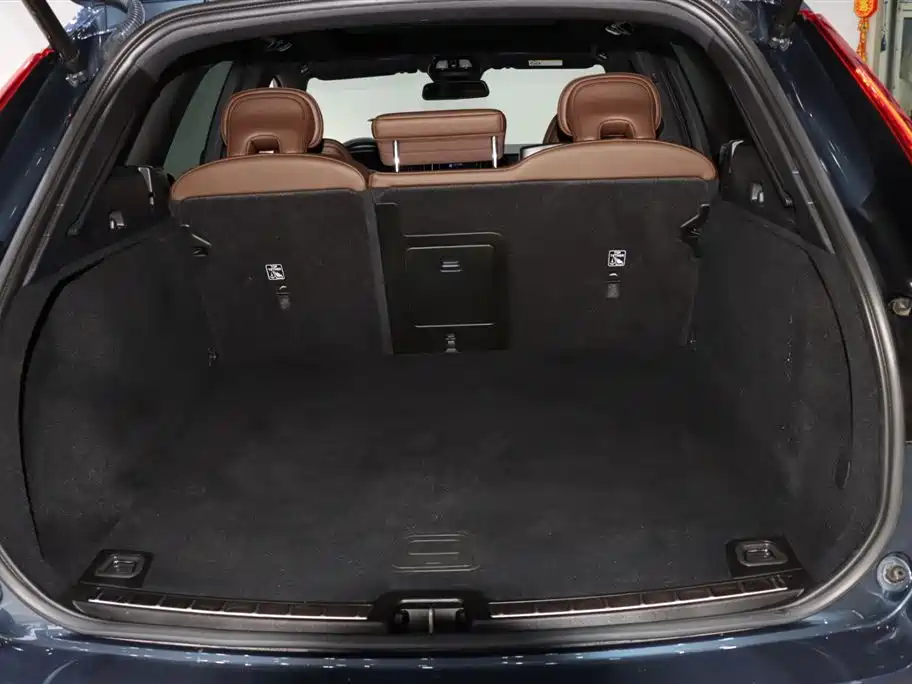Volvo XC60 — фото 17