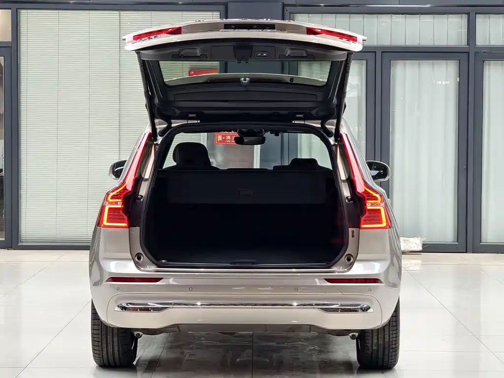 Volvo XC60 — фото 13