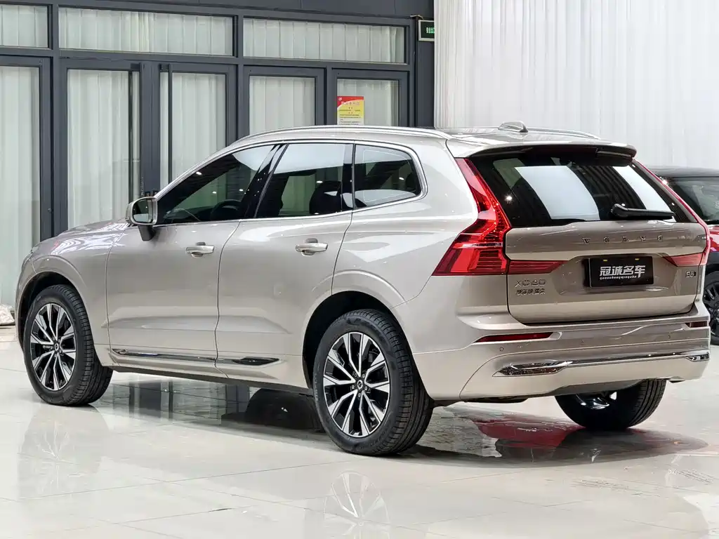 Volvo XC60 — фото 5