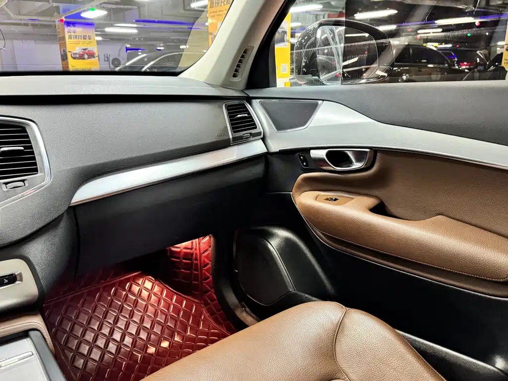 Volvo XC90 — фото 23