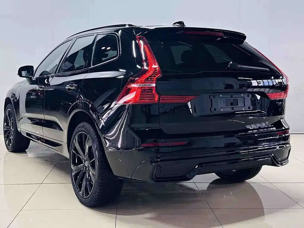 Volvo XC60 PHEV — фото 8