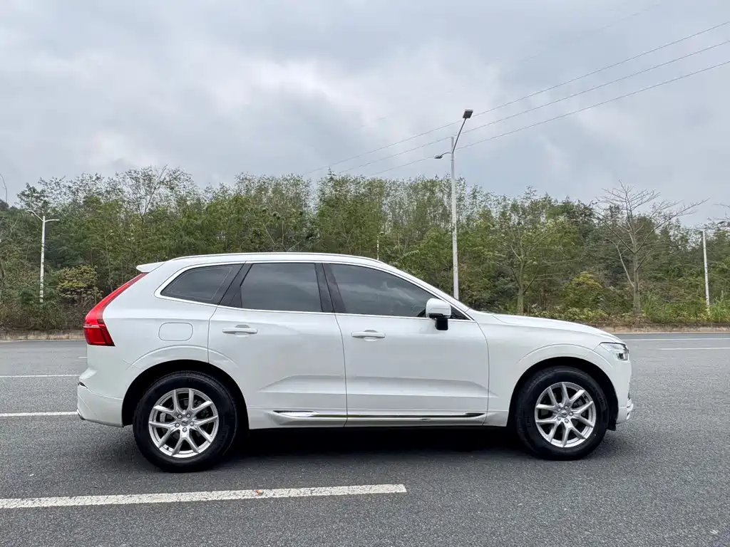 Volvo XC60 — фото 13