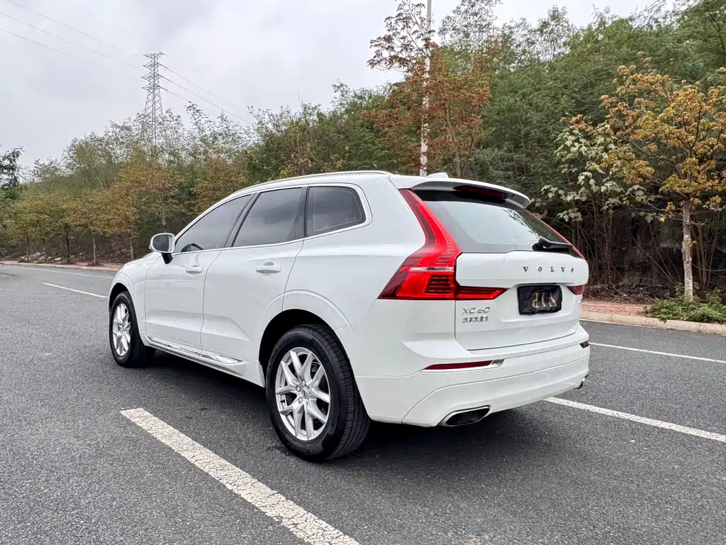 Volvo XC60 — фото 15