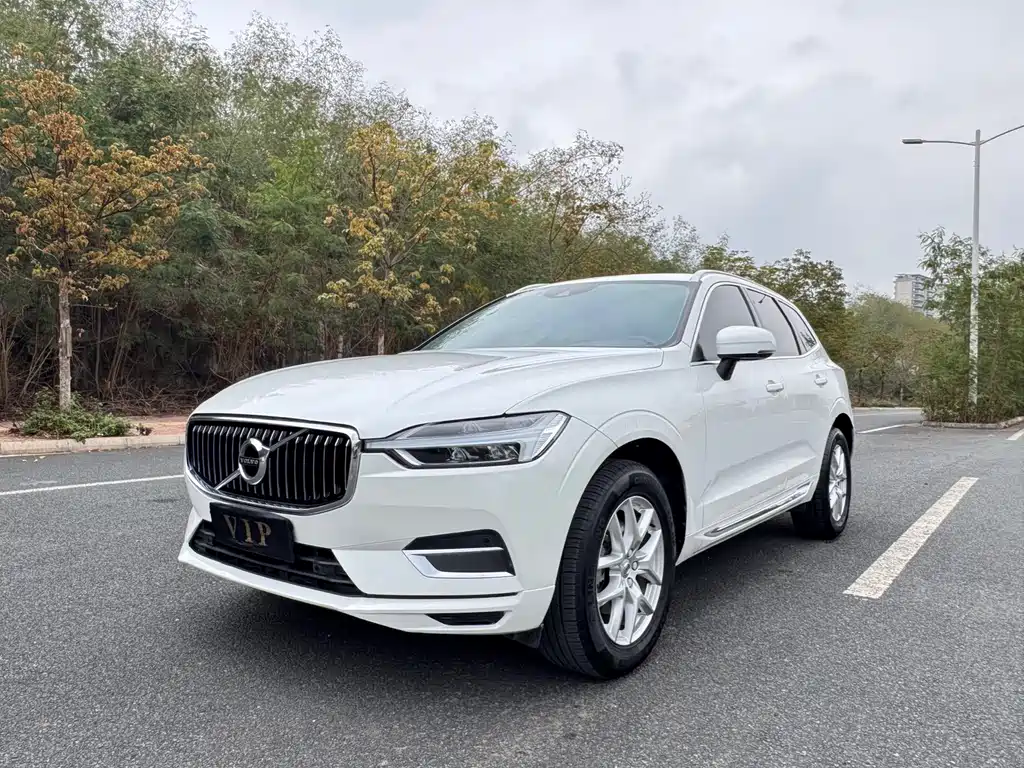 Volvo XC60 — фото 1