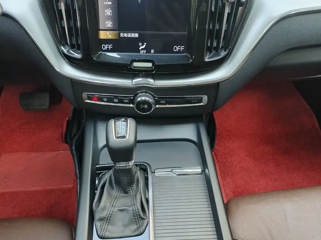 Volvo XC60 — фото 10