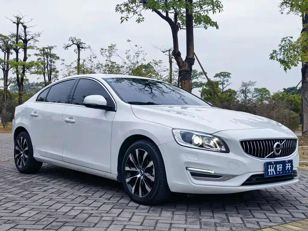 Volvo S60 — фото 3