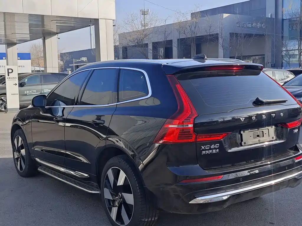 Volvo XC60 PHEV — фото 6