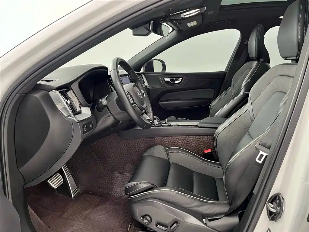 Volvo XC60 — фото 4