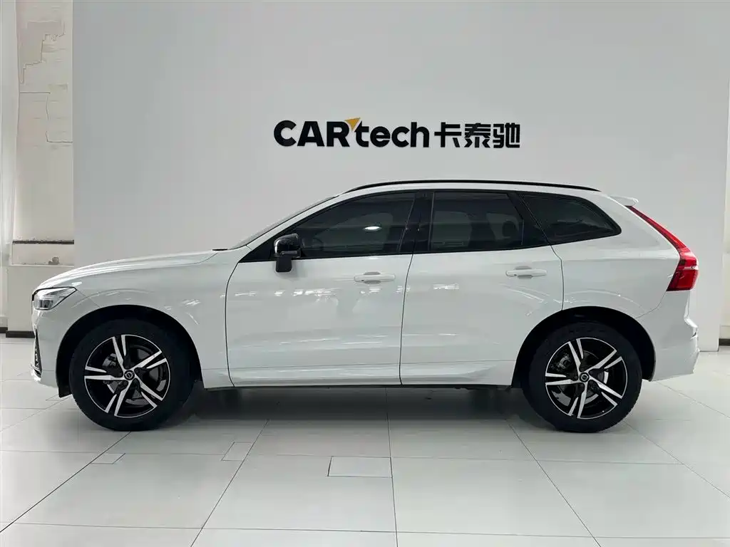 Volvo XC60 — фото 10
