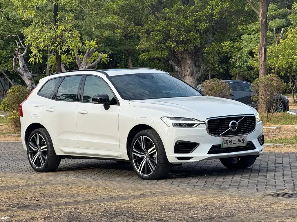 Volvo XC60 PHEV — фото 3
